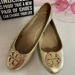 Tory Burch Ballet Flats in GOLD.